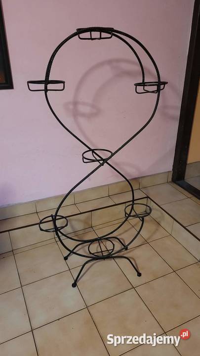 Kwietnik stalowy malowany na czarno podkarpackie