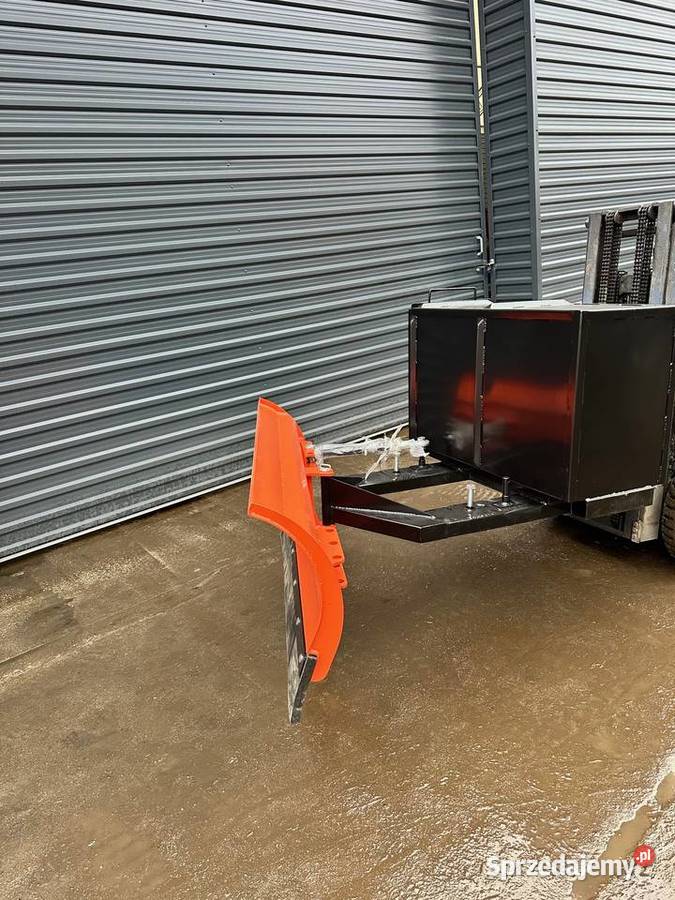 Pług do śniegu solidny osprzęt roboczy 22 m Magazynowanie sprzedam