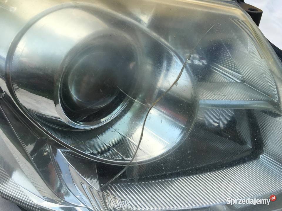 Toyota Avensis t27 lampa przednia prawa Lampy przednie Świdnica