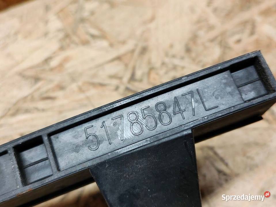 Prowadnica Szyby Drzwi Lewe Fiat 500 51785847L osobowe Pleszew sprzedam