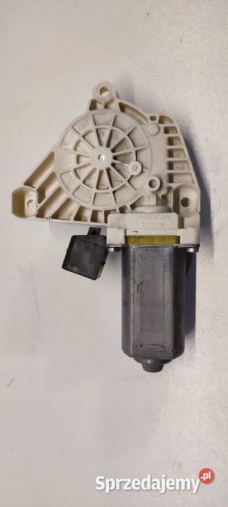 MERCEDES X117 CLA SILNICZEK SZYBY PRAWY PRZÓD osobowe