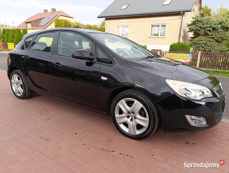 Opel Astra J 16 benzyna 2010r 5 drzwi udok Koziegłowy