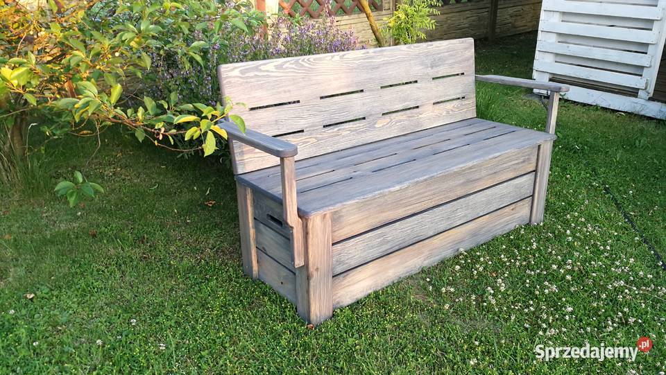 Skrzynia drewniana z oparciem i podłokietnikami Ławki
