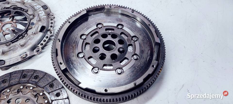 SPRZĘGŁO KOŁO DWUMAS AUDI A3 8V 18 06J105266AK śląskie Przystajń