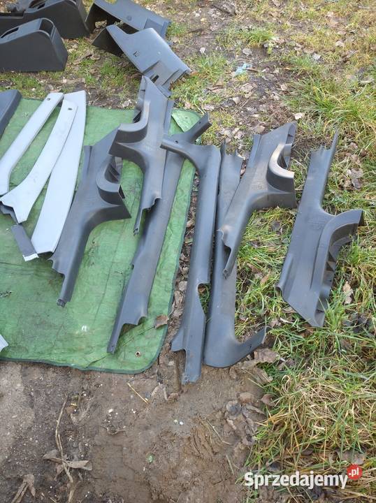 Elementy plastikowe listewki osłony alfa 146 wielkopolskie sprzedam
