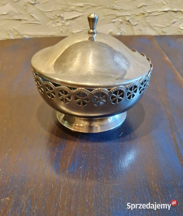 Cukiernica z pokrywką z metalu z lat 70tych PRLu Lublin