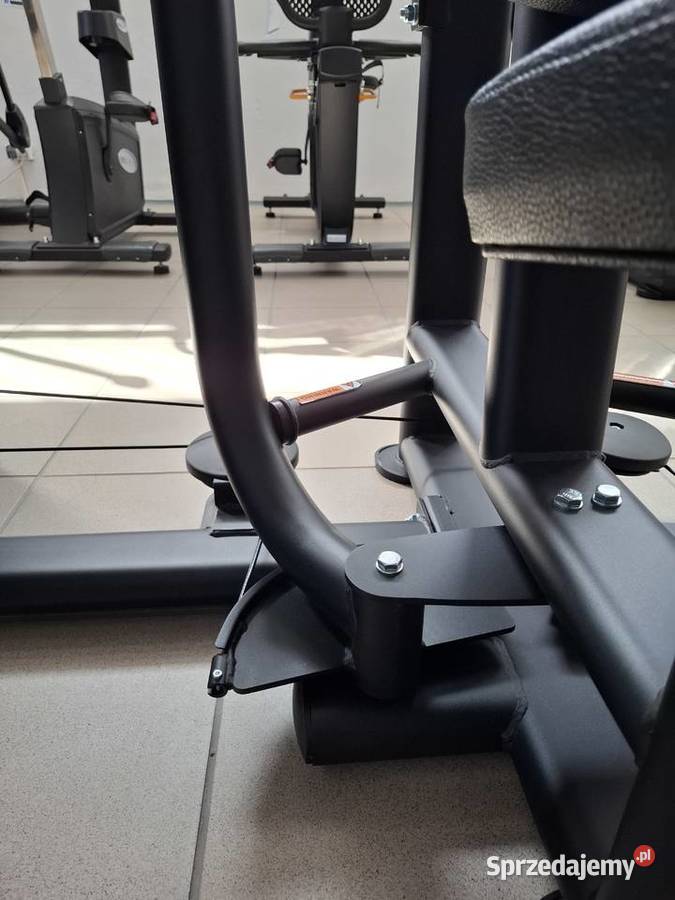 Urządzenie siłowe do ćwiczeń mięśni klatki