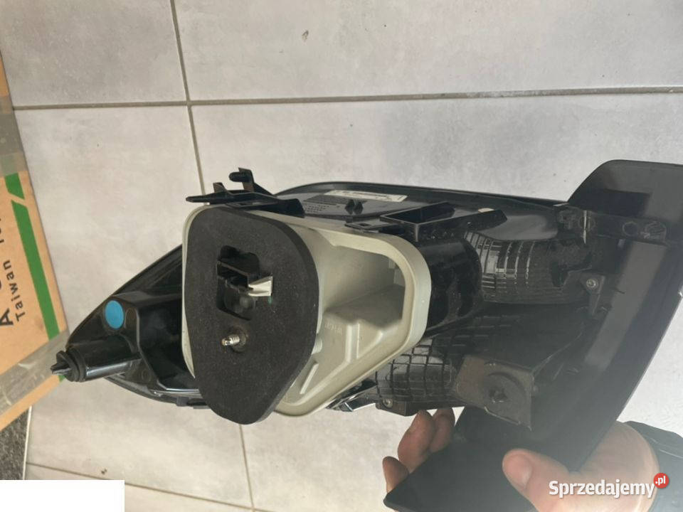 Peugeot 208 II lampa lewy tył Led Kozubszczyzna