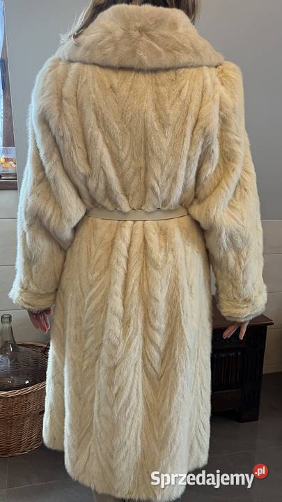 Kremowe futro z norek 3840 Łowęcin