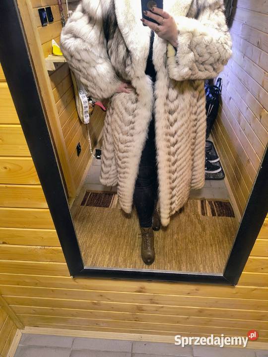 Naturalne futro maxi marki Petr Zavrl eleganckie Inny wzór Łącko