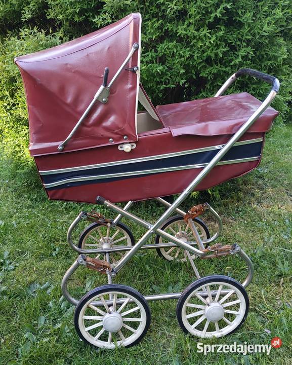 Czerwony unikalny z PRLu wózek lalek
