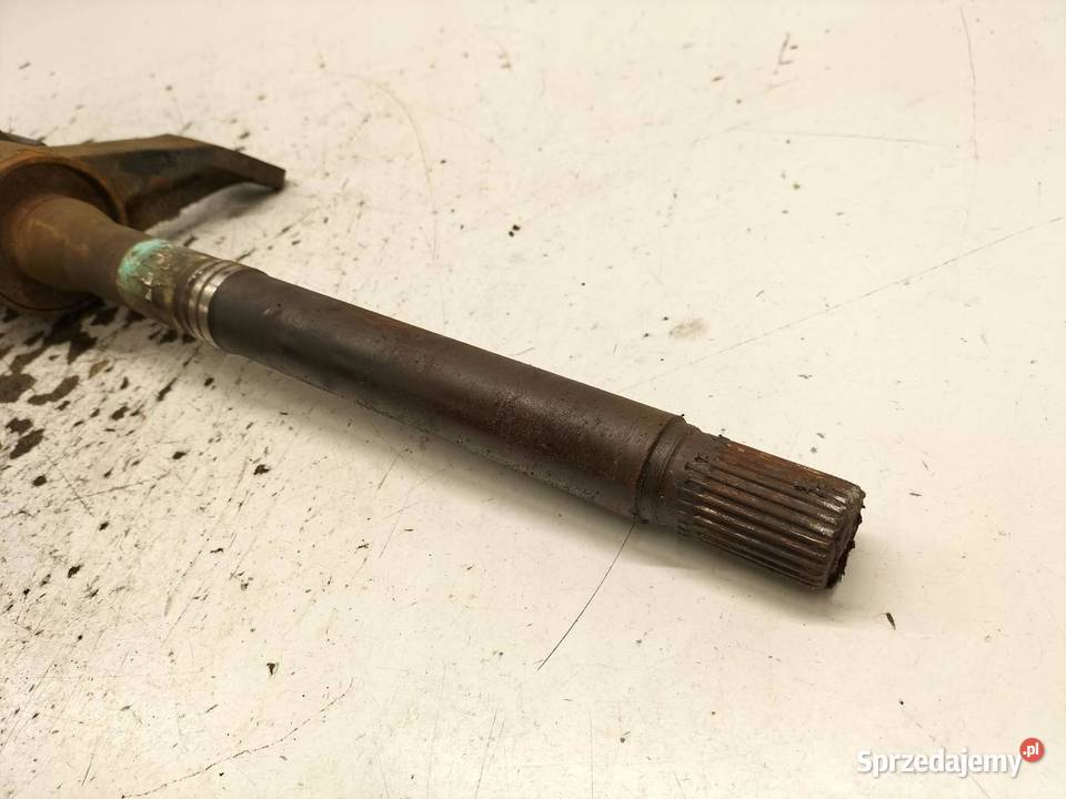 PÓŁOŚ PRAWY PRZÓD 30 CRDI 495013J150 Hyundai Rok produkcji 2010