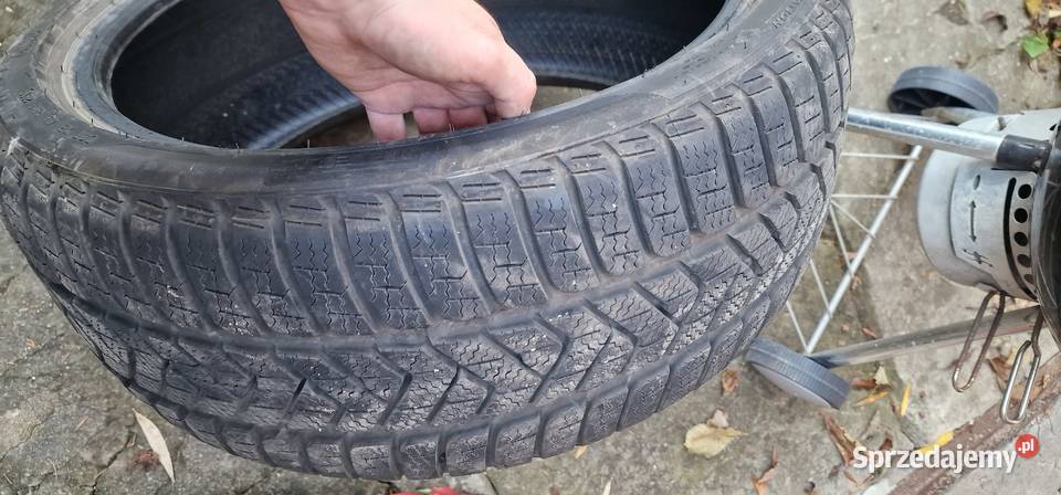 Opona Pirelli SottoZero serię 3 zimowa 22540R18