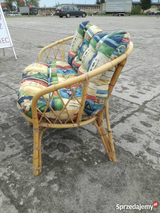 Sofa wiklinowa z poduszkami sprzedam