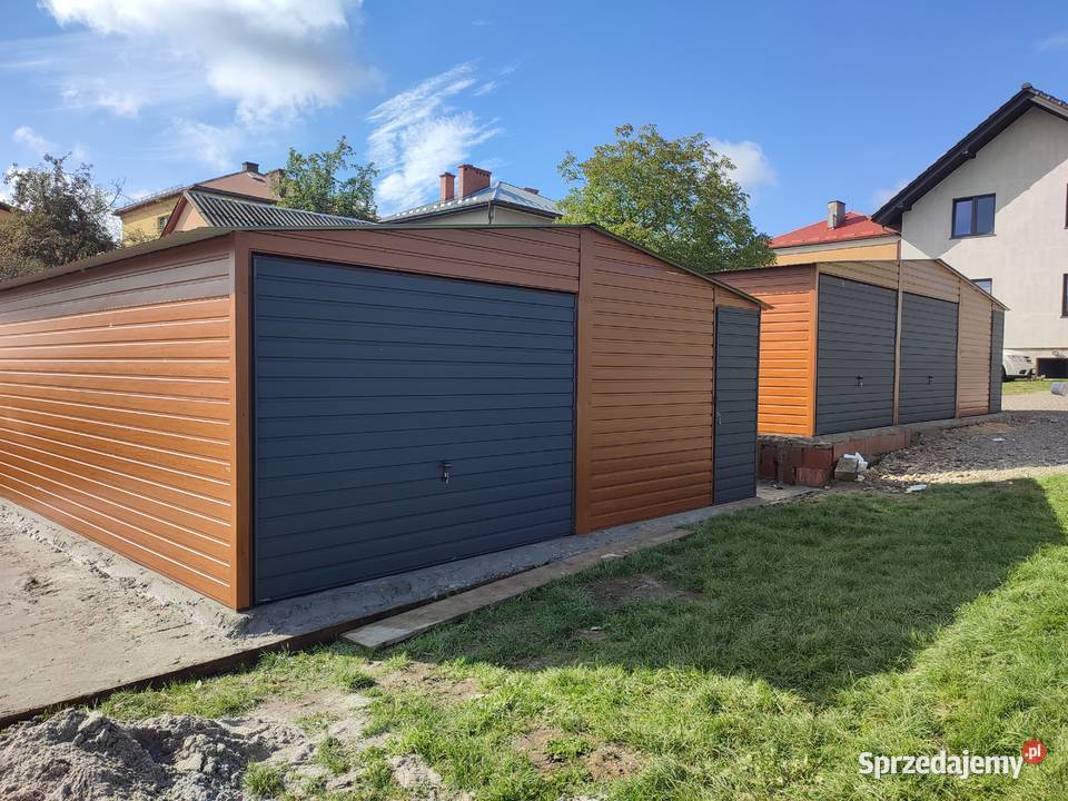 Garaż blaszany z boczną wiatą Strzelin