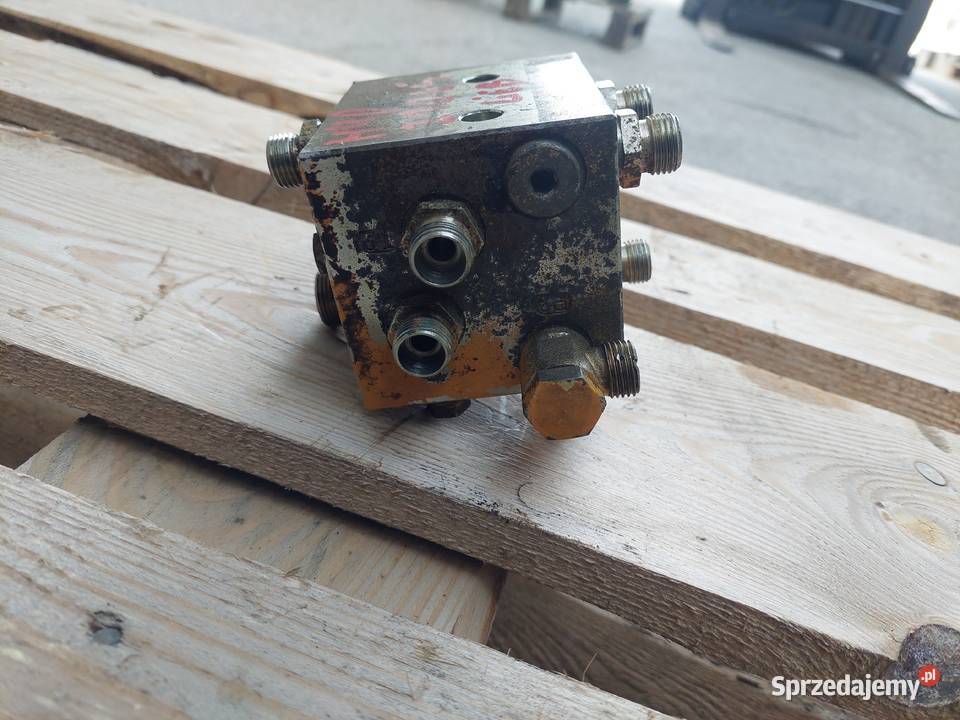 10 WYJŚĆ KOSTKA LIEBHERR R900 5006282 HYD 21065