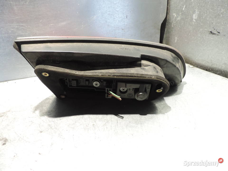 SEAT IBIZA III LAMPA PRAWA TYLNA W KLAPE