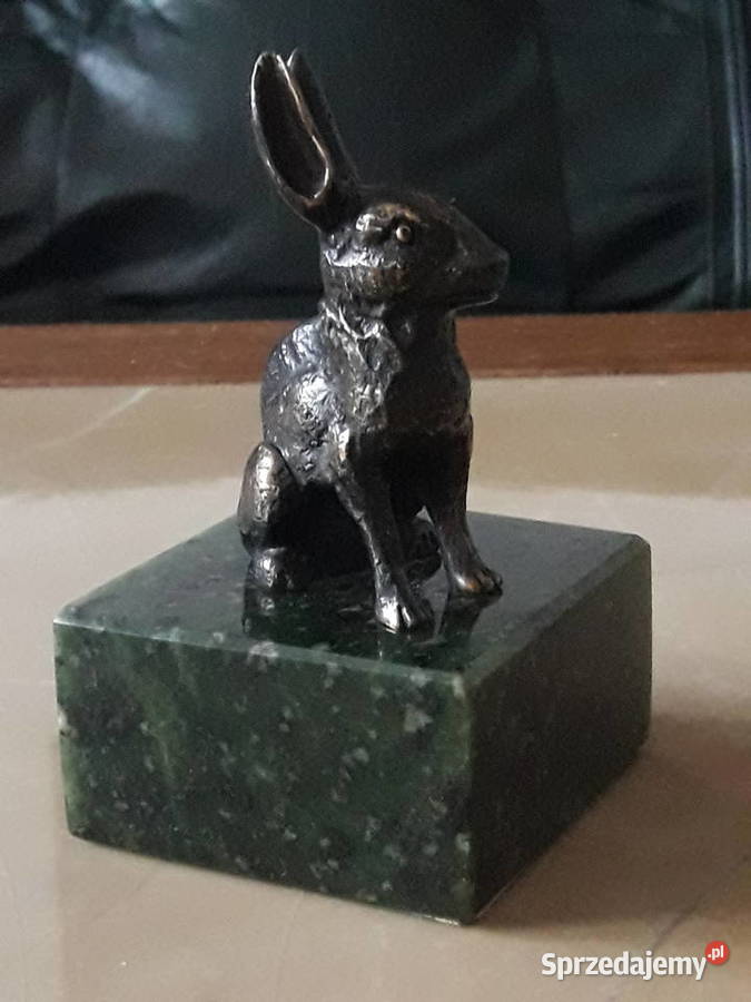 Zajączek z mosiądzu na marmurze rękodzieło antia Janów Lubelski