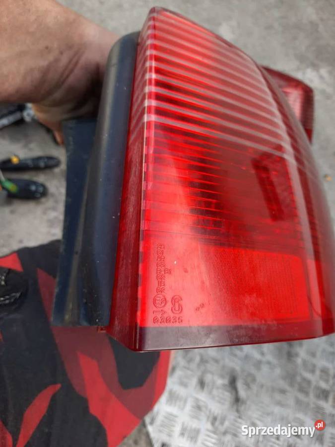 Lampa prawa tył tylna Peugeot 407 SW kombi