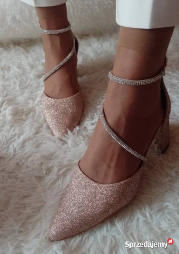 41 Złote bogato zdobione czółenka wieczorowe z Kraków