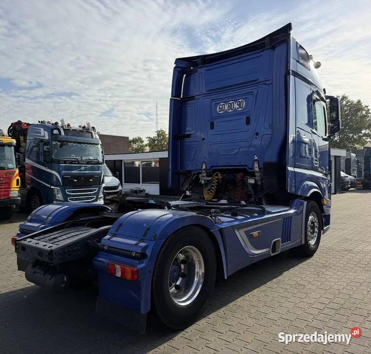 Ciagnik siodlowy Mercedes