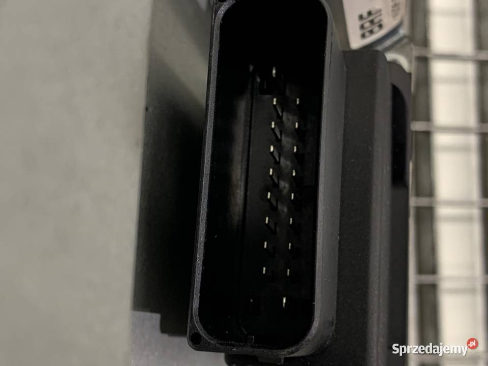 PODNOŚNIK SZYBY PRAWY TYŁ VW TOURAN 1T0839729H sprzedam