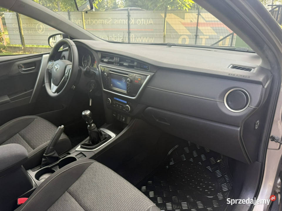 Toyota Auris 16 Benzyna Serwisowany Gwarancja nawigacja Piekoszów sprzedam
