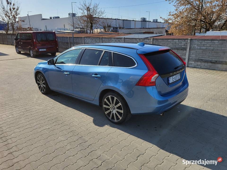 Volvo V60 D2 MOMENTUM nieuszkodzony