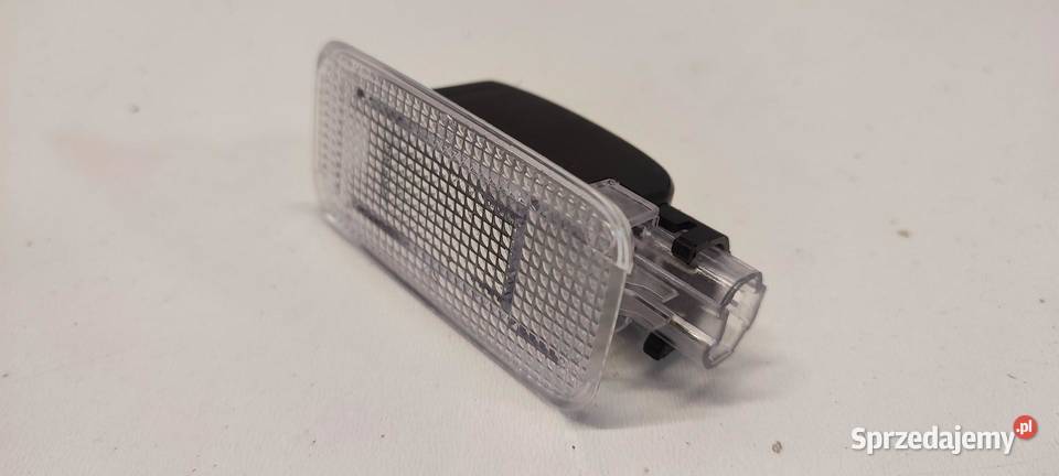 MAZDA 2 TOYOTA YARIS IV LAMPKA KABINY 8133002060