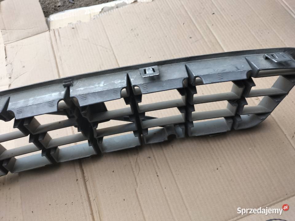 VOLVO S60 LIFT V70 S80 ATRAPKA GRIL Kamień-Kolonia
