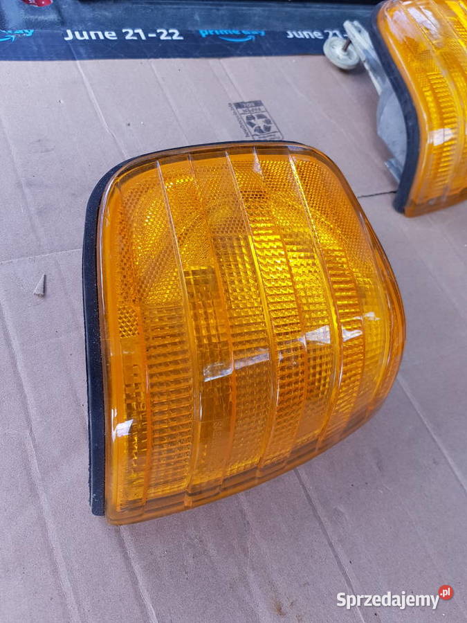 Kierunkowskaz prawy mercedes w126 s klasa USA Piaseczno