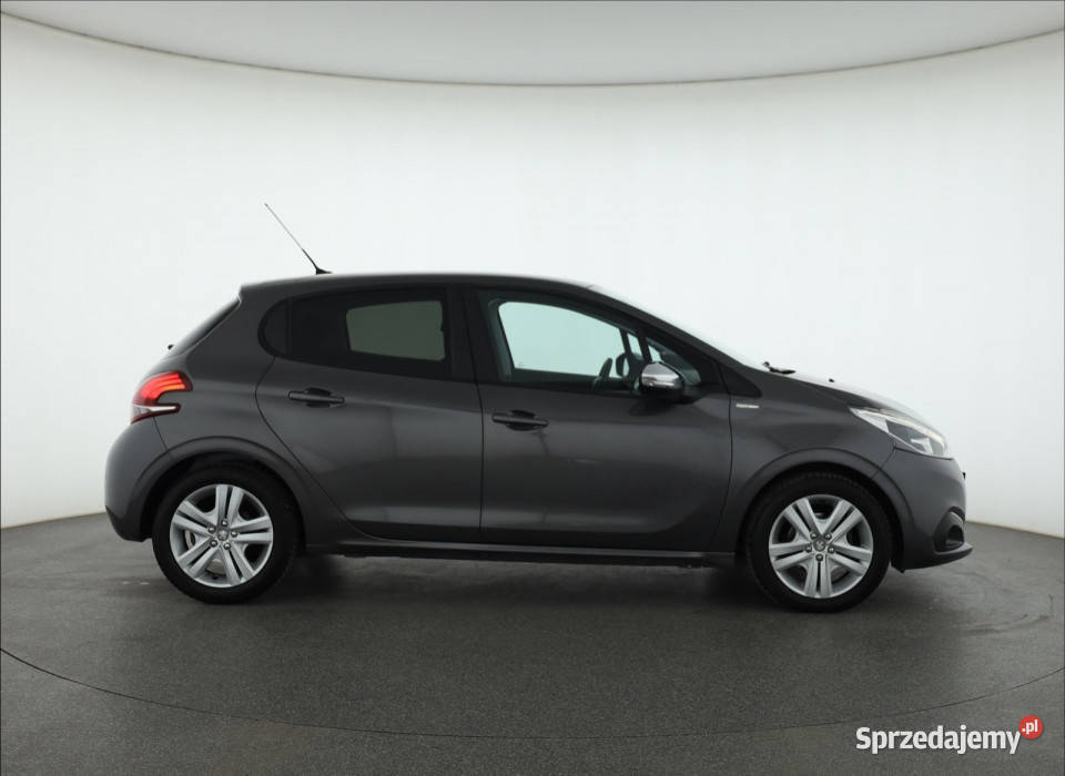 Peugeot 208 12 PureTech Rok produkcji 2018 Piaseczno