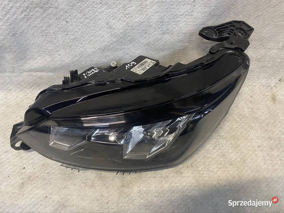 Lampa reflektor lewy przód Peugeot 208 II 2008 Rok produkcji 2018