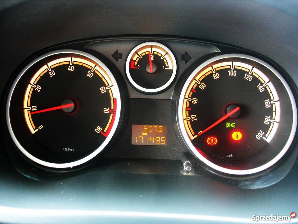 Srebrny OPEL CORSA D 12 Pb 2009 HB 5 drzwi lakier metallic Corsa Żary