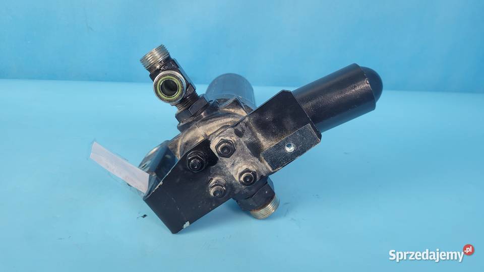 DEUTZFAHR 6130 TTV FILTR OLEJOWY 244198130 sprzedam
