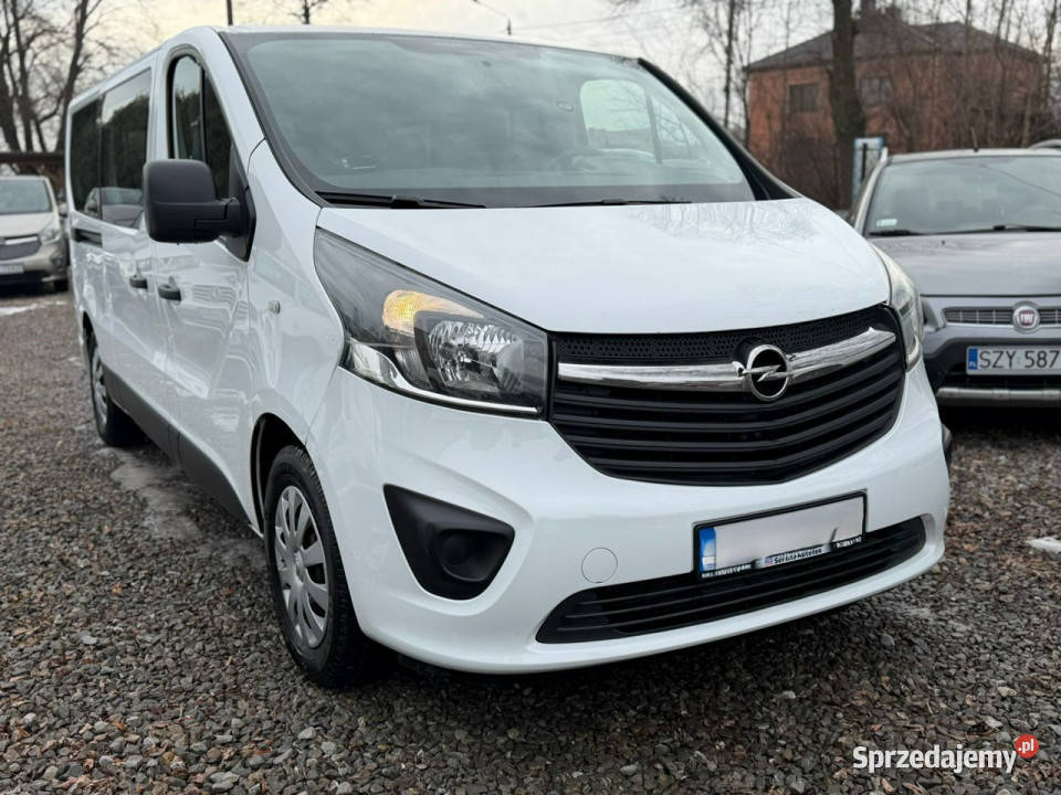 Opel Vivaro 16 120 9 osobowy klimatyzacja x2 elektryczne lusterka Łodygowice