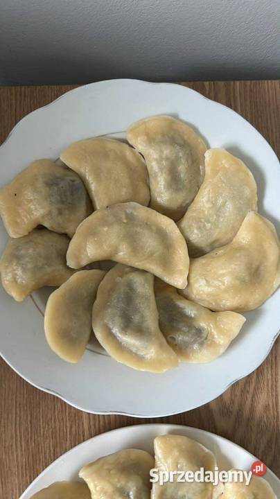 Chleb domowy pierogi domowe Delikatesy