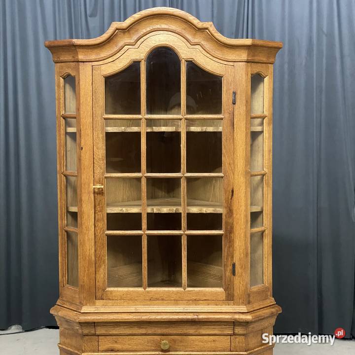 Klasyczna narożna witryna dębowa w rustykalnym Budno