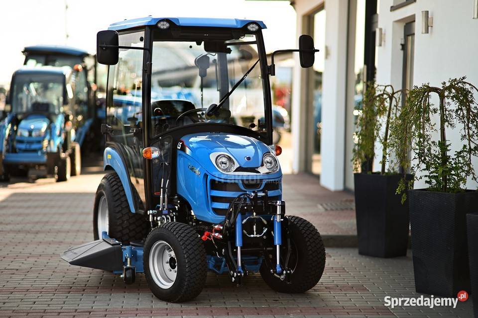 LS Tractor XJ25 HST 4x4 244 TURF CAB kosiarka LS Tajęcina