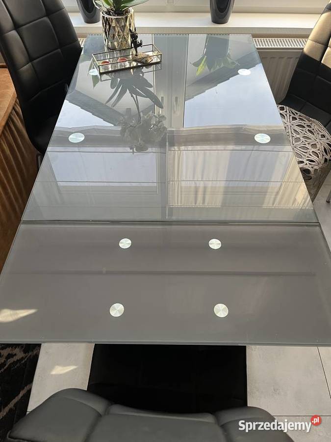 Stół z trzema krzesłami Kiełcz