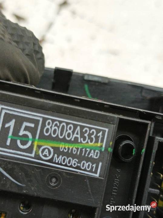 PRZEŁĄCZNIK SZYB LEWY PRZÓD 8608A331 Mitsubishi