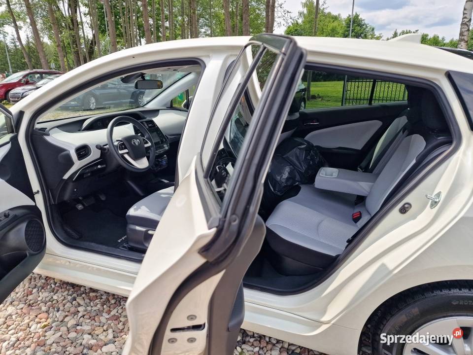 Toyota Prius 18 Hybrid Bogate Wyposażenie Białystok