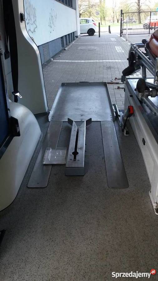 VW T5 Sprzedam wyposażenie karetki pogotowia Rok produkcji 2009 Warszawa