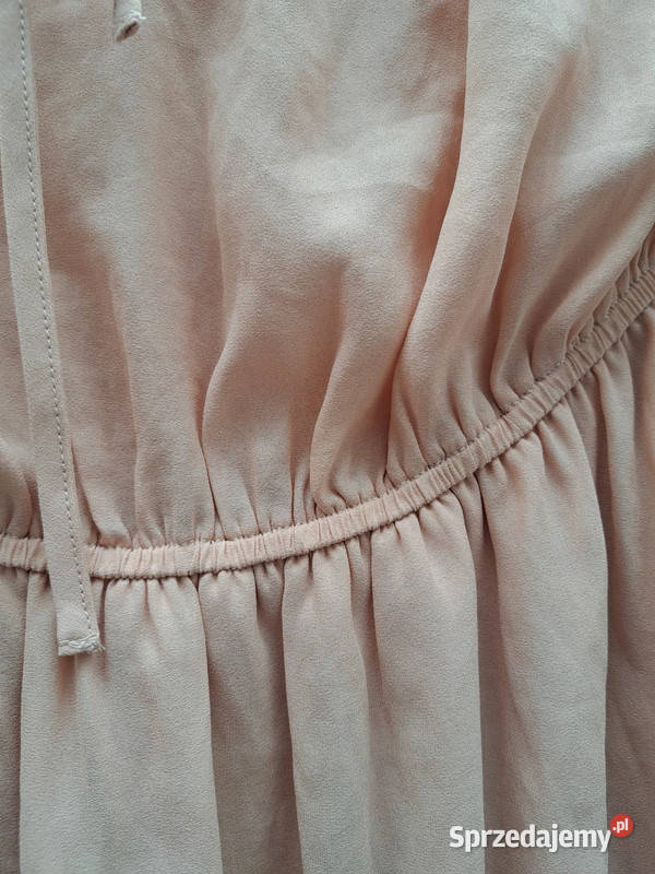 Pudrowa sukienka hiszpanka NLY Trend Rozmiar S Spódnice i sukienki Trąbki Wielkie