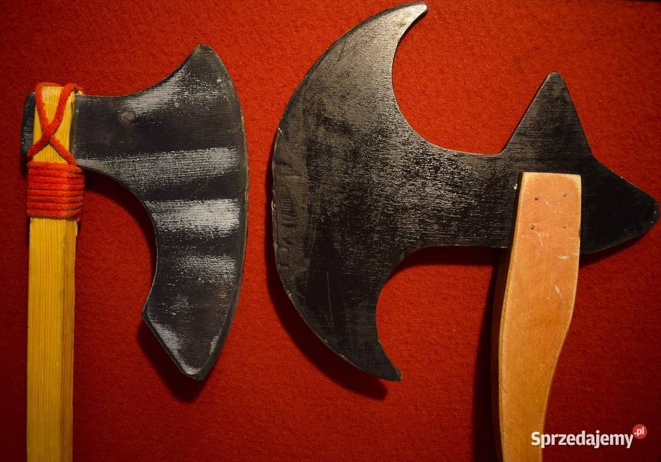 Dwa duże toporki drewniane używane
