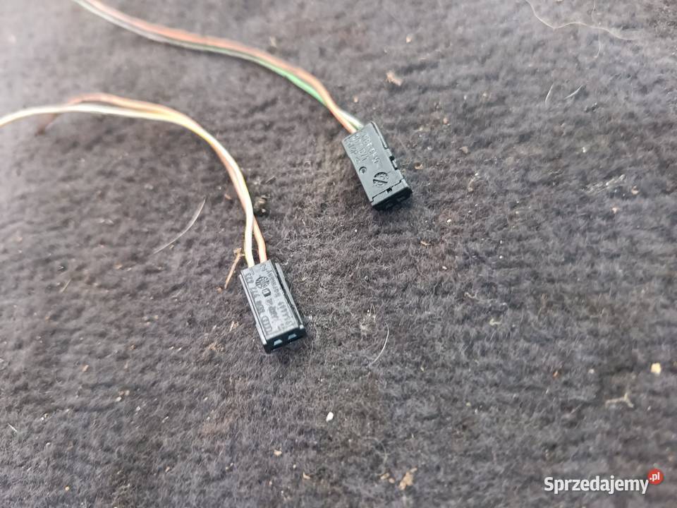 Kostki Tylnej Tablicy Rejestracyjnej Audi A4 B5 Materiały instalacyjne Myszków