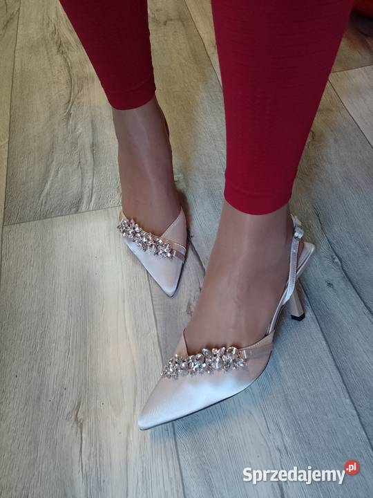 39 Beżowe bogato zdobione czółenka wieczorowe z Czółenka Kraków