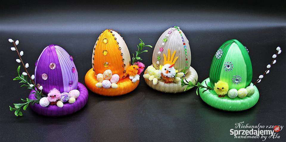 Jajka na podstawce stroiki pisanki Wielkanoc ozdoby