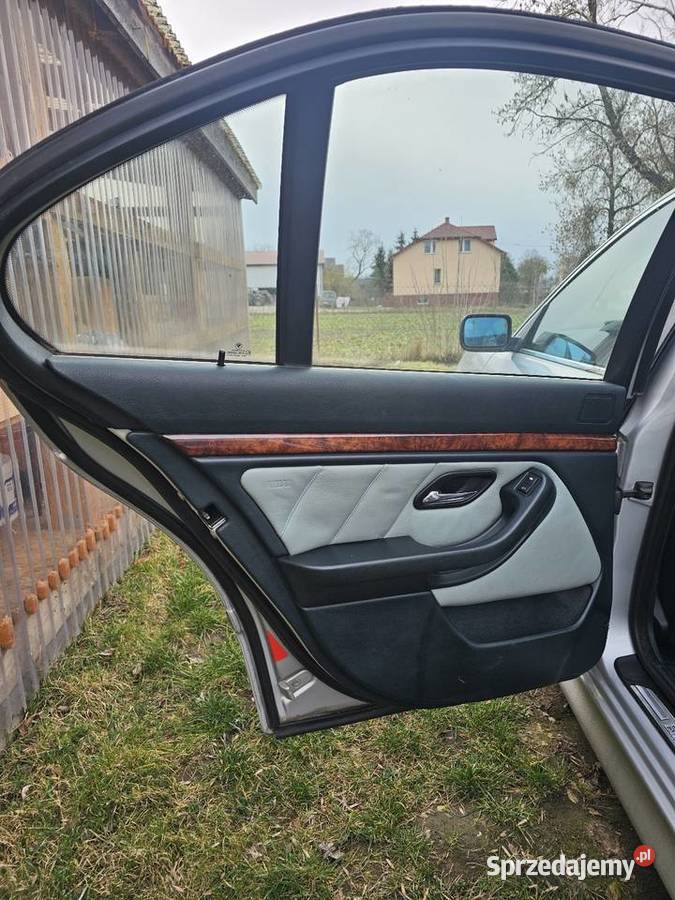 BMW E39 535i bogate wyposażenie Podedwórze