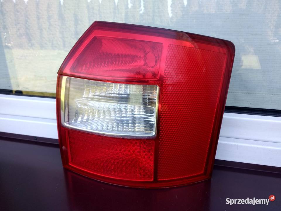 Audi A4 B6 kombi Avant lampa tył tylna prawa osobowe Sieradz